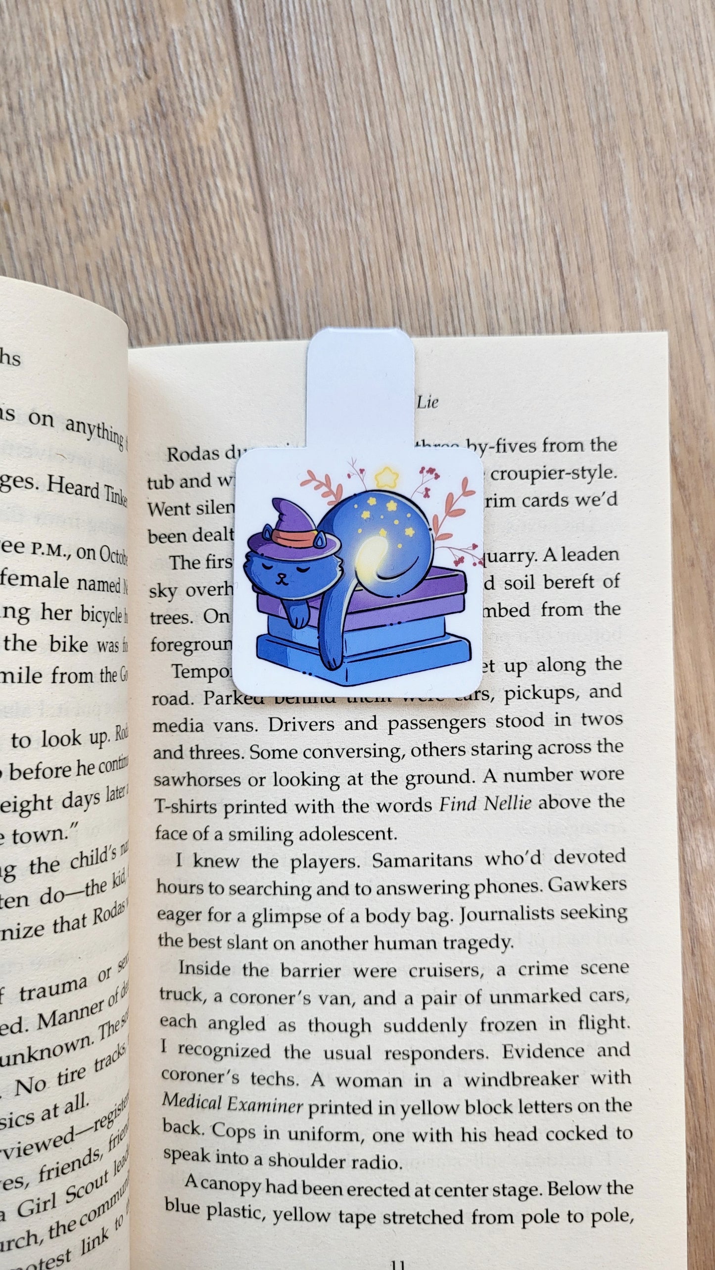 Magic cat magnetic bookmark